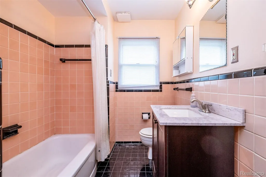 807 Vermont Avenue Royal Oak City MI 48067