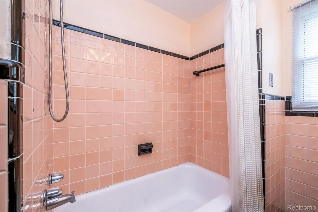 807 Vermont Avenue Royal Oak City MI 48067