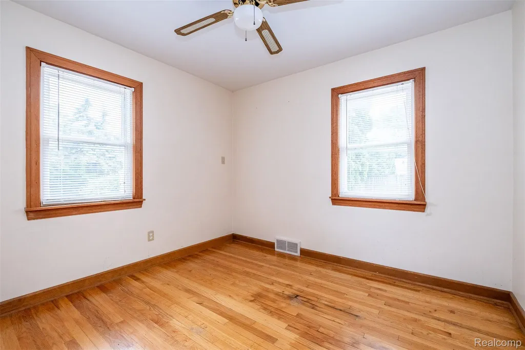 807 Vermont Avenue Royal Oak City MI 48067