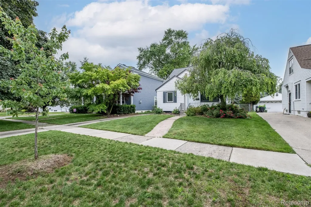 807 Vermont Avenue Royal Oak City MI 48067