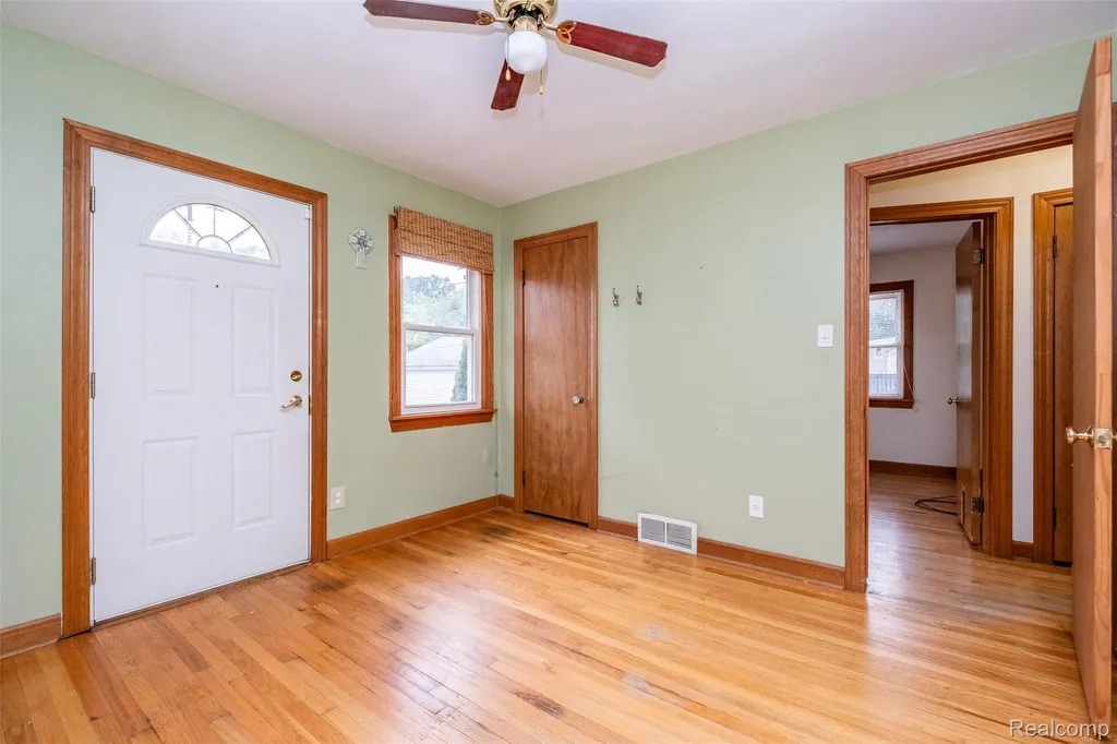 807 Vermont Avenue Royal Oak City MI 48067