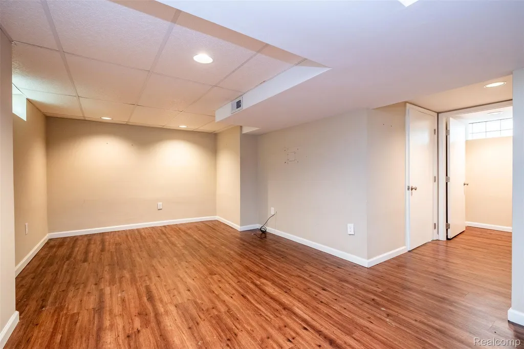 807 Vermont Avenue Royal Oak City MI 48067