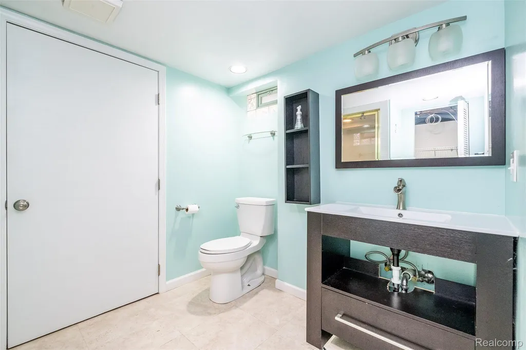 807 Vermont Avenue Royal Oak City MI 48067
