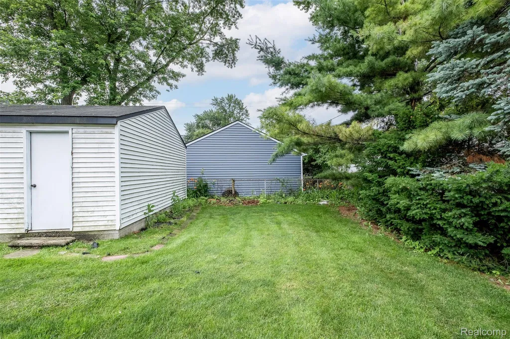 807 Vermont Avenue Royal Oak City MI 48067