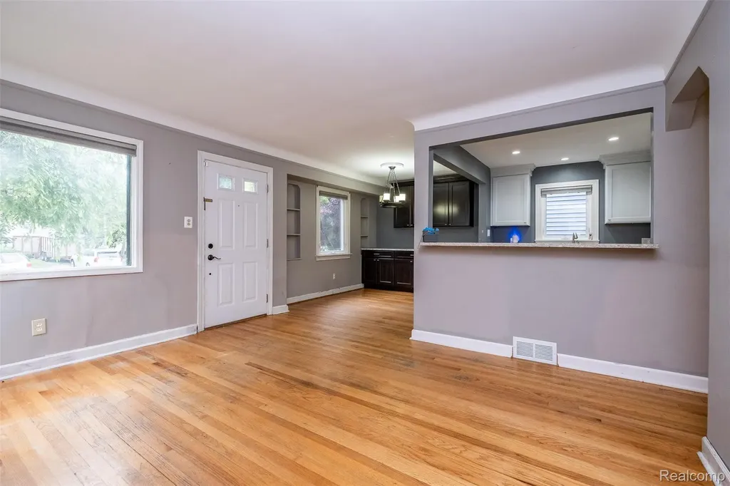 807 Vermont Avenue Royal Oak City MI 48067