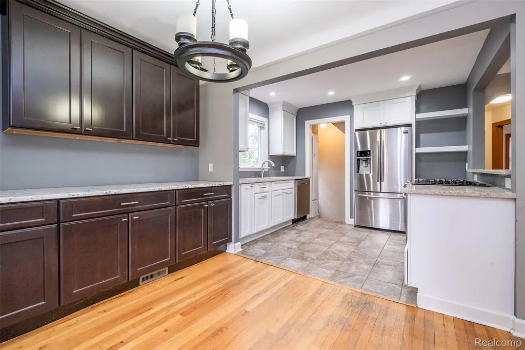 807 Vermont Avenue Royal Oak City MI 48067