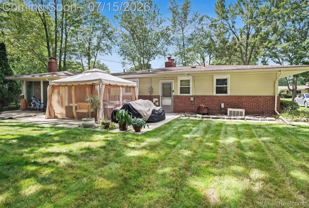 29762 Spring River Drive Southfield City MI 48076
