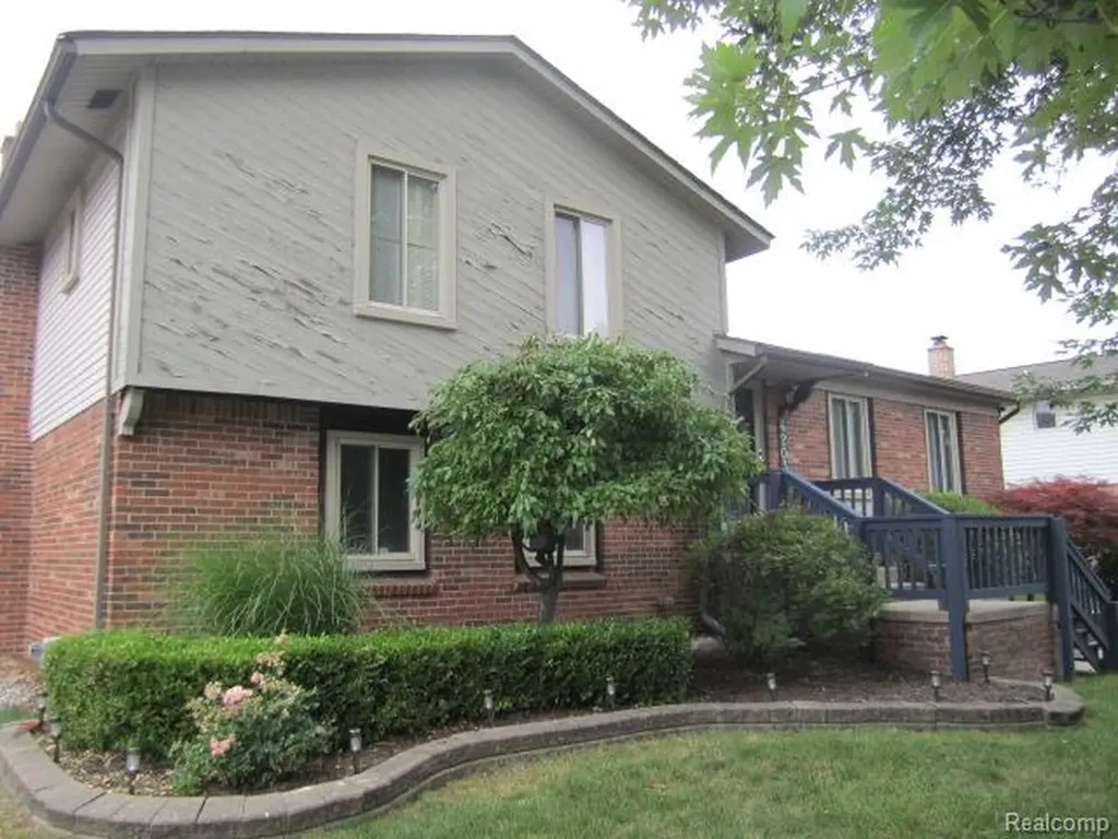 42039 Merrimac Circle Clinton Charter Township MI 48038