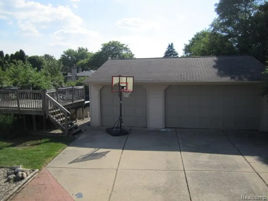 42039 Merrimac Circle Clinton Charter Township MI 48038