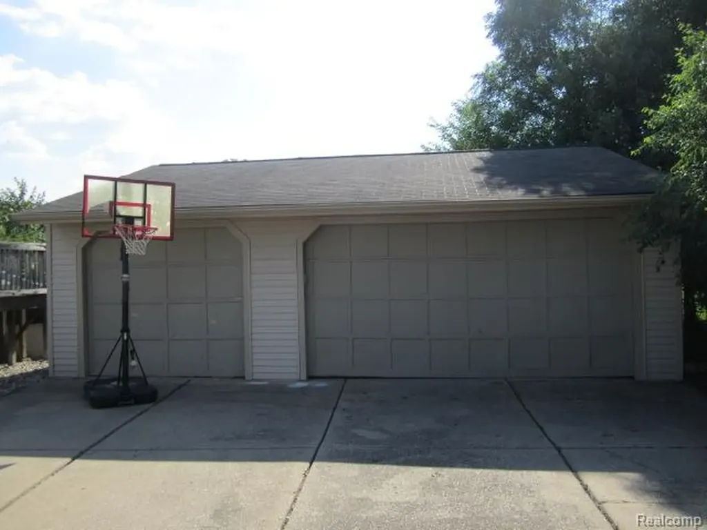 42039 Merrimac Circle Clinton Charter Township MI 48038