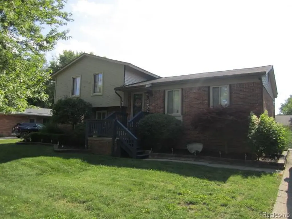 42039 Merrimac Circle Clinton Charter Township MI 48038
