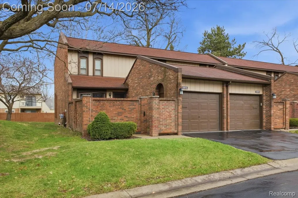 1097 Kirts Boulevard Troy City MI 48084