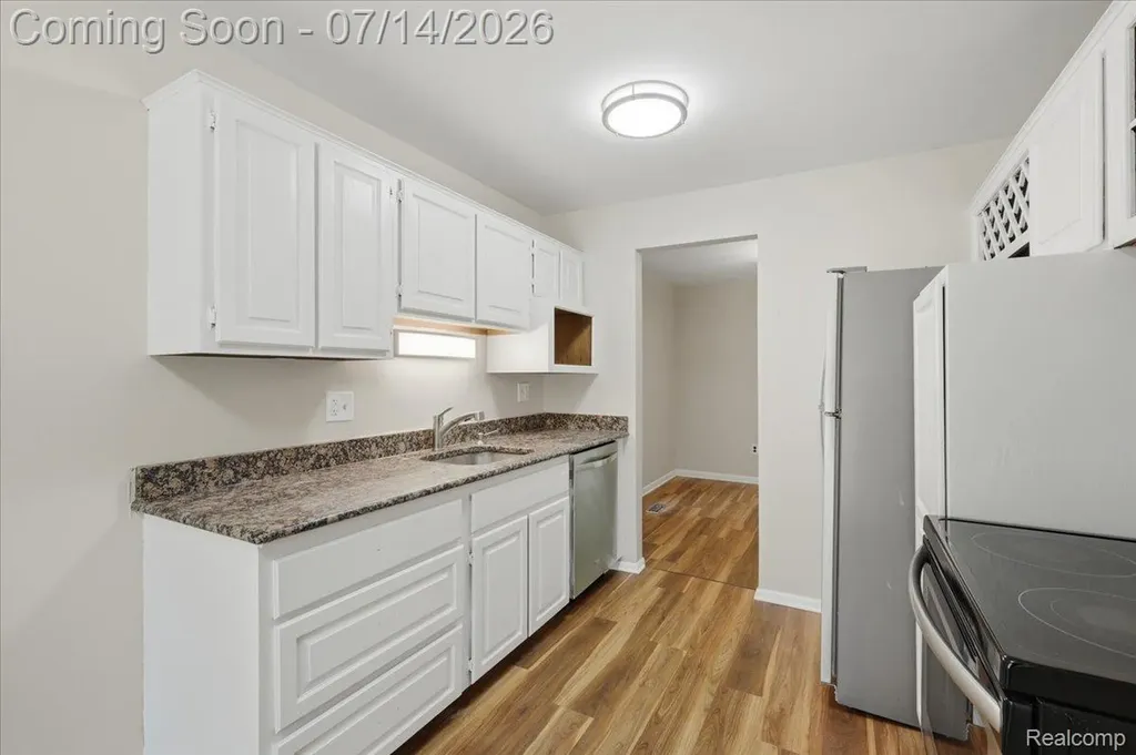 1097 Kirts Boulevard Troy City MI 48084