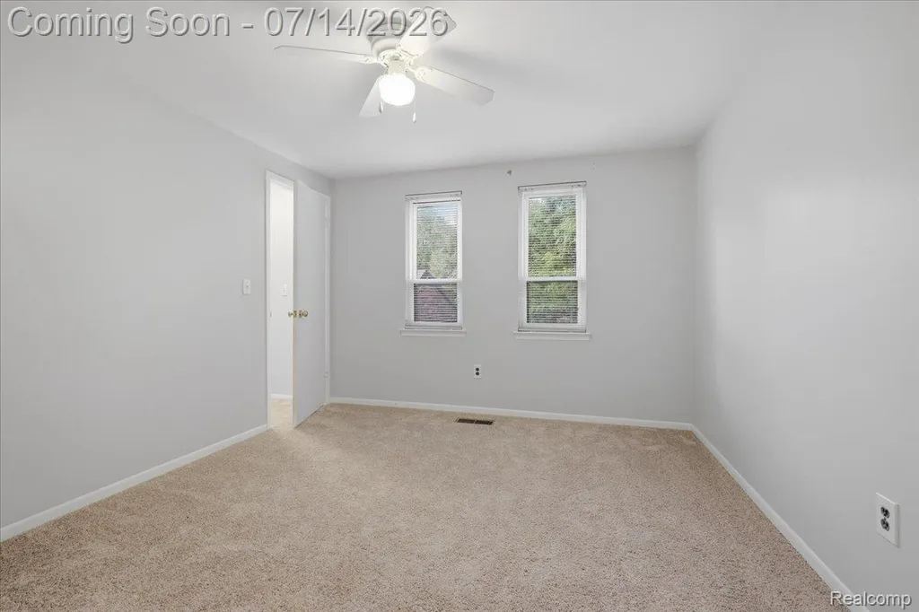 1097 Kirts Boulevard Troy City MI 48084