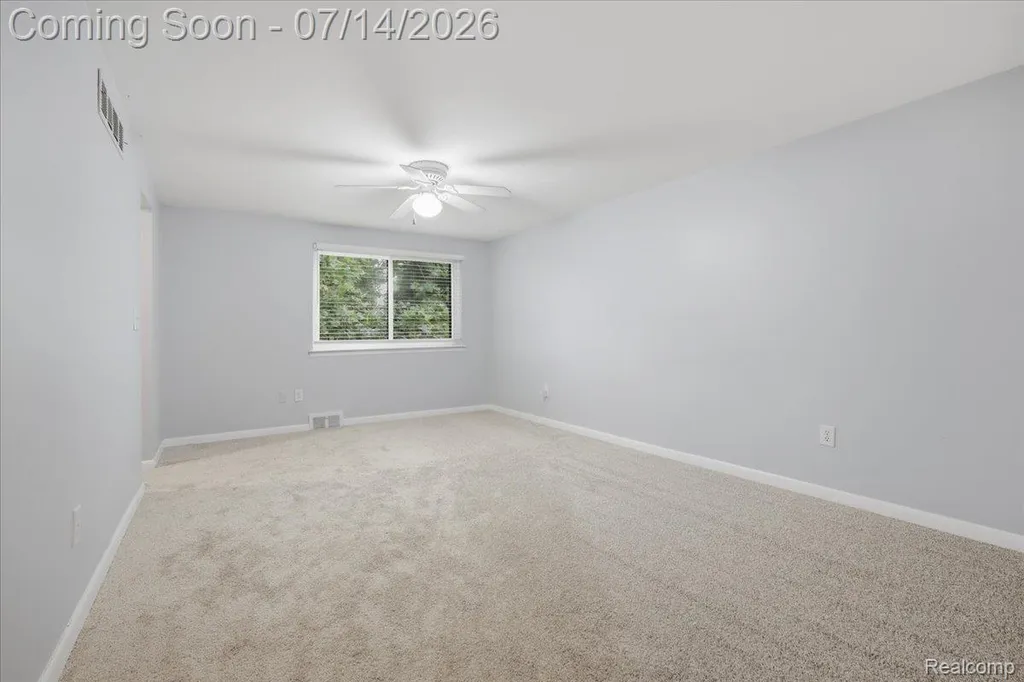 1097 Kirts Boulevard Troy City MI 48084