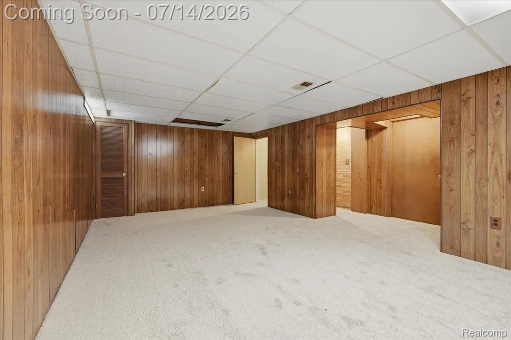 1097 Kirts Boulevard Troy City MI 48084