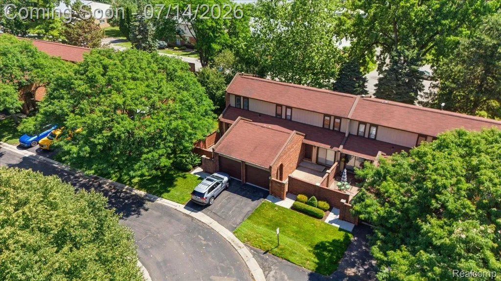 1097 Kirts Boulevard Troy City MI 48084