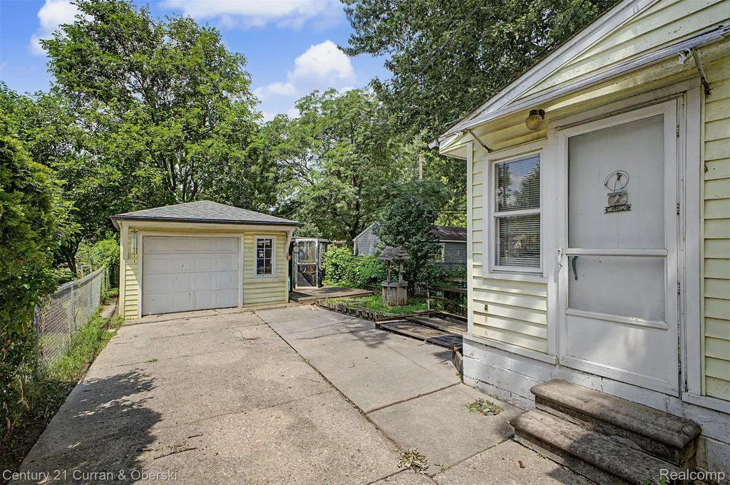 15979 Norborne Redford Charter Township MI 48239
