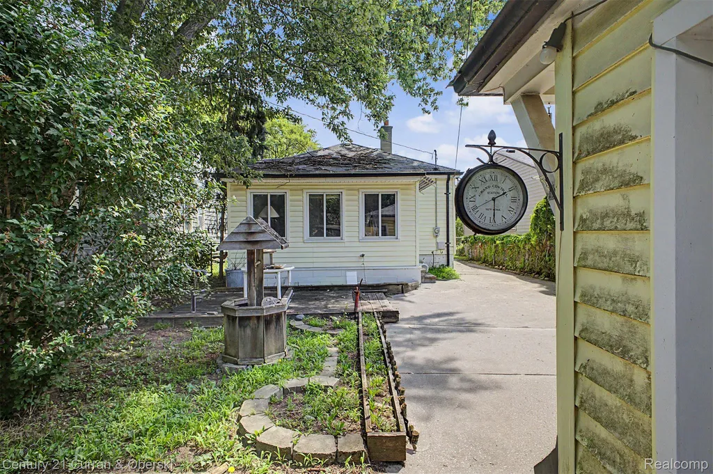15979 Norborne Redford Charter Township MI 48239