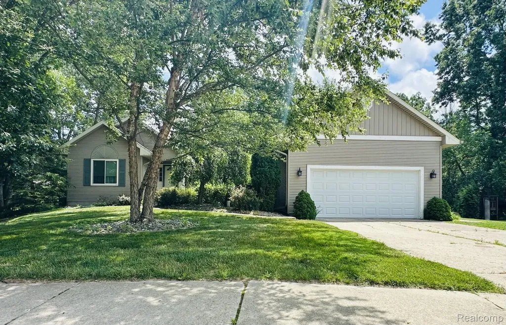 2303 Blue Heron Court Fenton City MI 48430