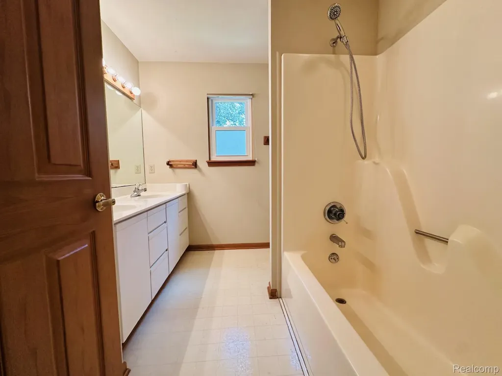 2303 Blue Heron Court Fenton City MI 48430