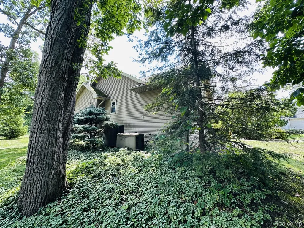 2303 Blue Heron Court Fenton City MI 48430