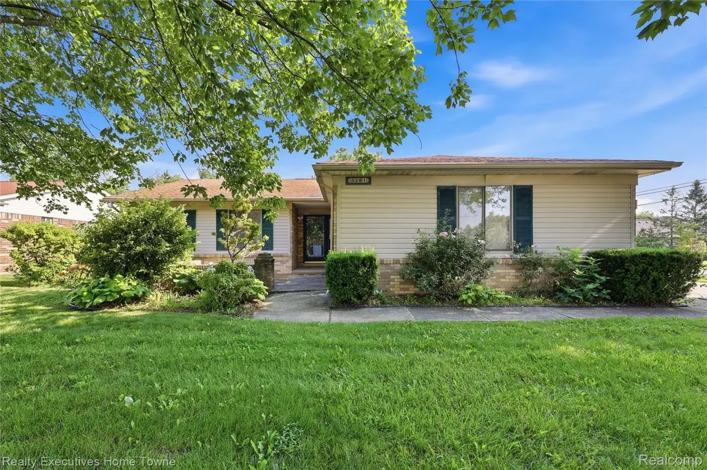 5281 Shruboak Drive Sterling Heights City MI 48310