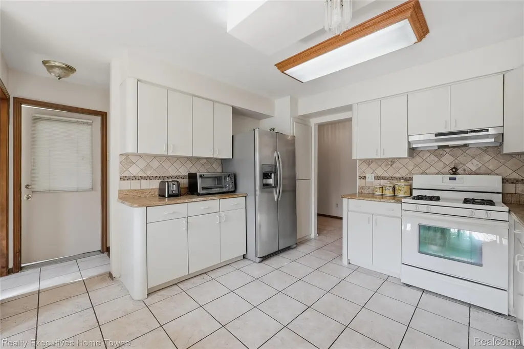 5281 Shruboak Drive Sterling Heights City MI 48310