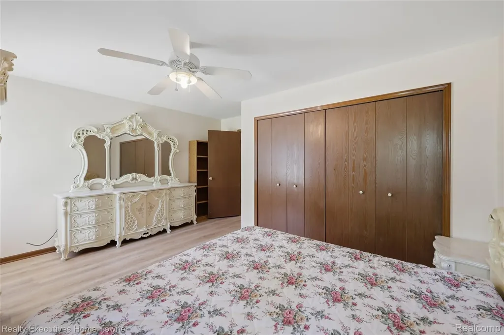 5281 Shruboak Drive Sterling Heights City MI 48310