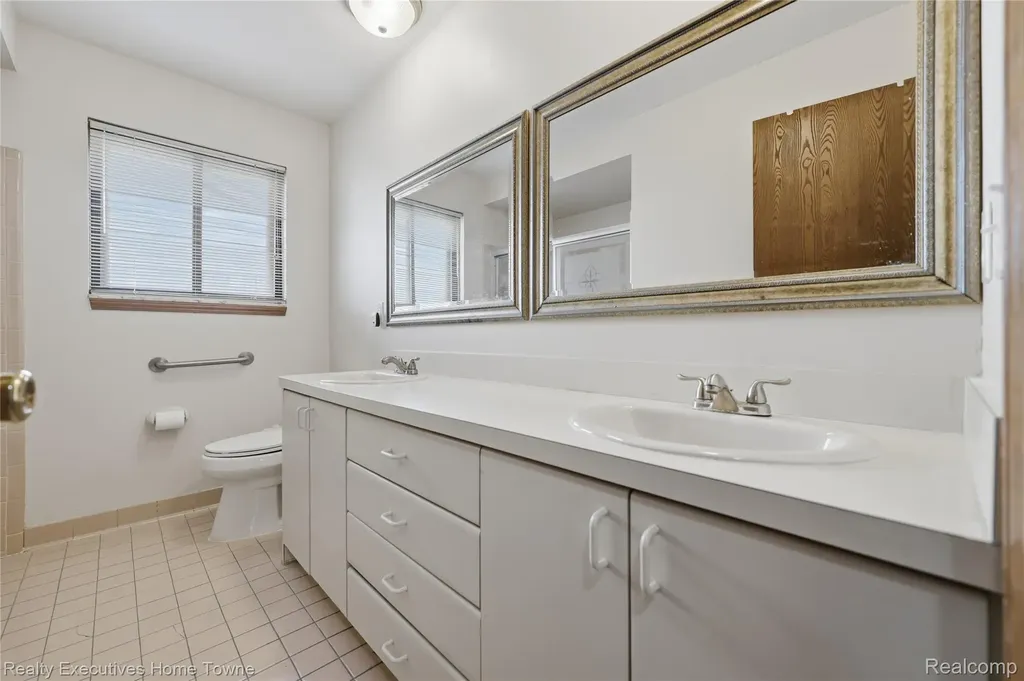 5281 Shruboak Drive Sterling Heights City MI 48310
