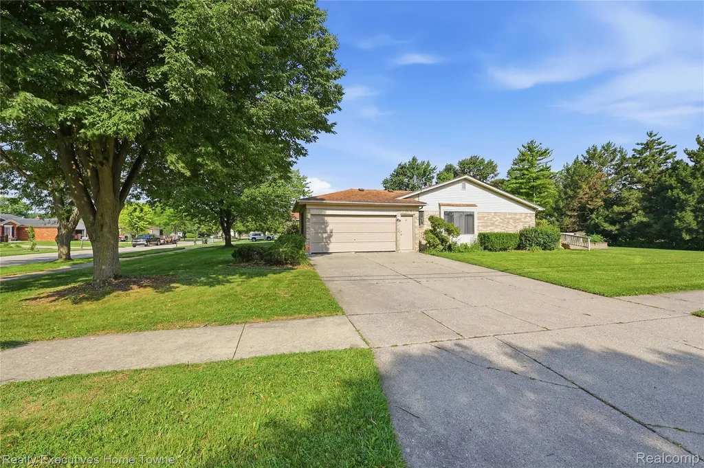 5281 Shruboak Drive Sterling Heights City MI 48310