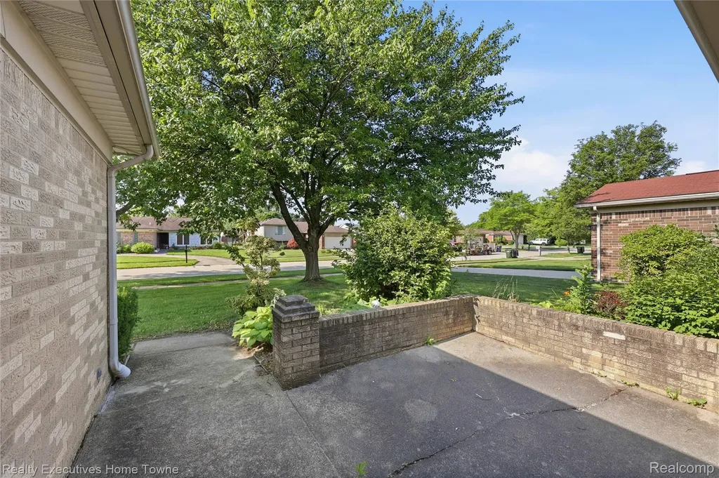 5281 Shruboak Drive Sterling Heights City MI 48310