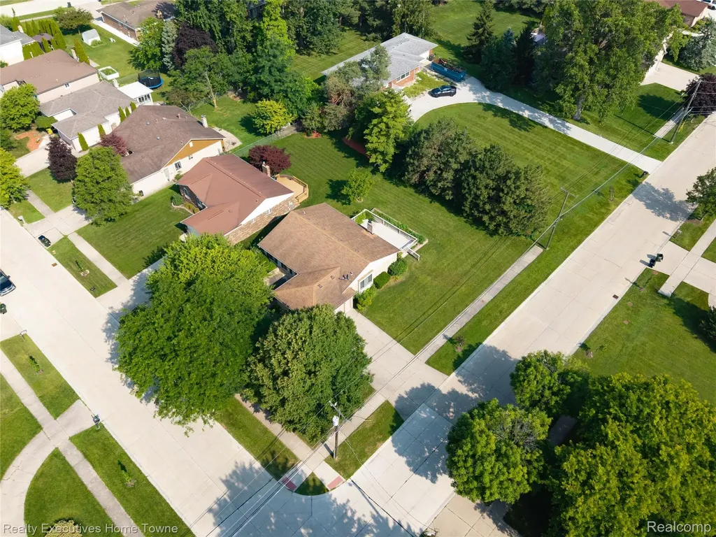 5281 Shruboak Drive Sterling Heights City MI 48310