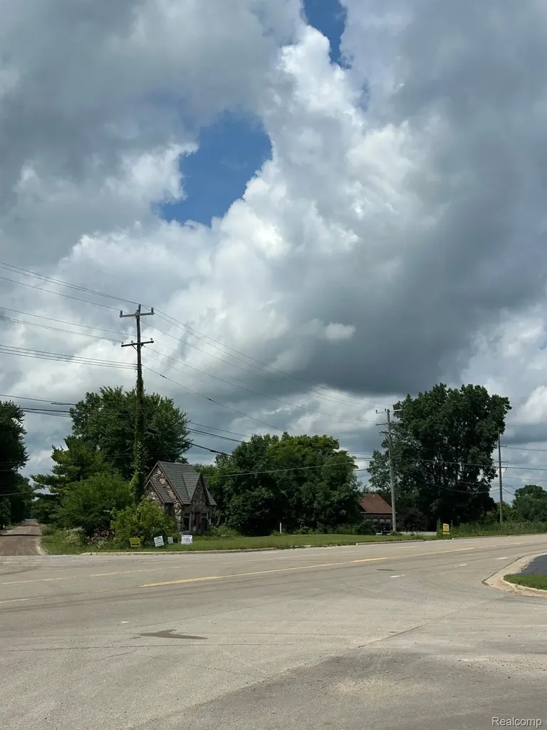 5027 W Grand River Road Howell Township MI 48836