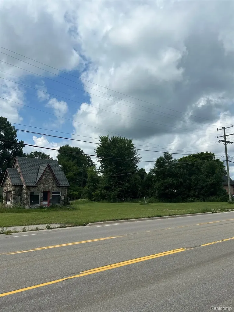 5027 W Grand River Road Howell Township MI 48836