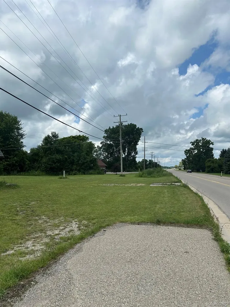 5027 W Grand River Road Howell Township MI 48836