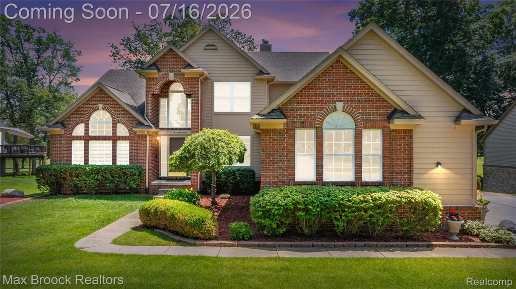 2322 Sandlewood Drive White Lake Charter Township MI 48383