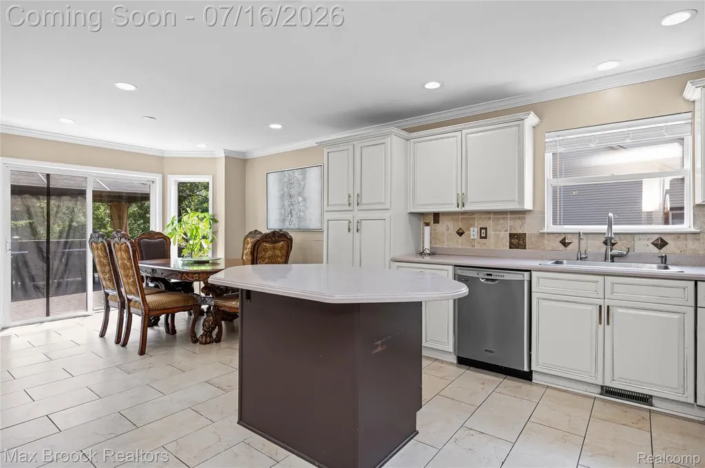 2322 Sandlewood Drive White Lake Charter Township MI 48383