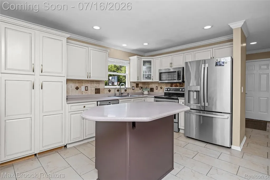 2322 Sandlewood Drive White Lake Charter Township MI 48383