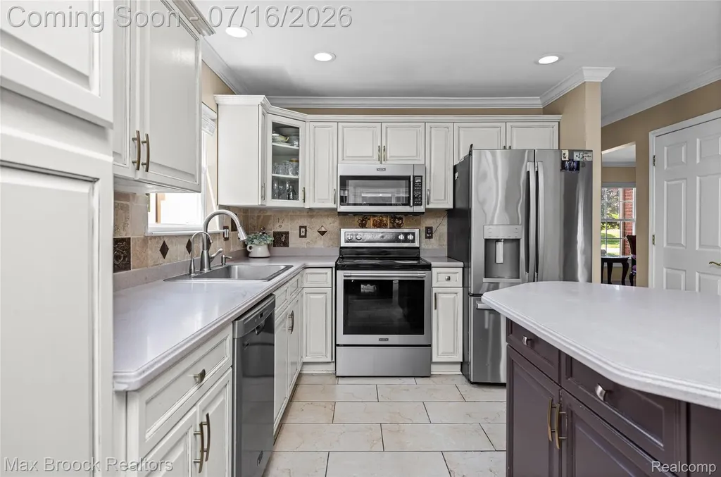 2322 Sandlewood Drive White Lake Charter Township MI 48383