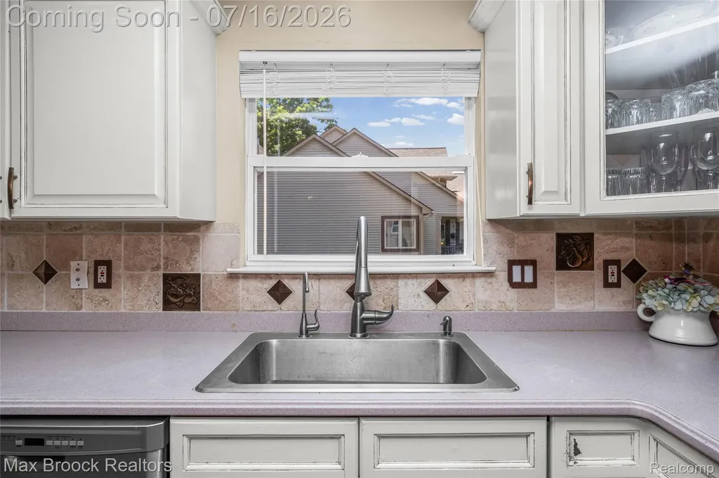 2322 Sandlewood Drive White Lake Charter Township MI 48383