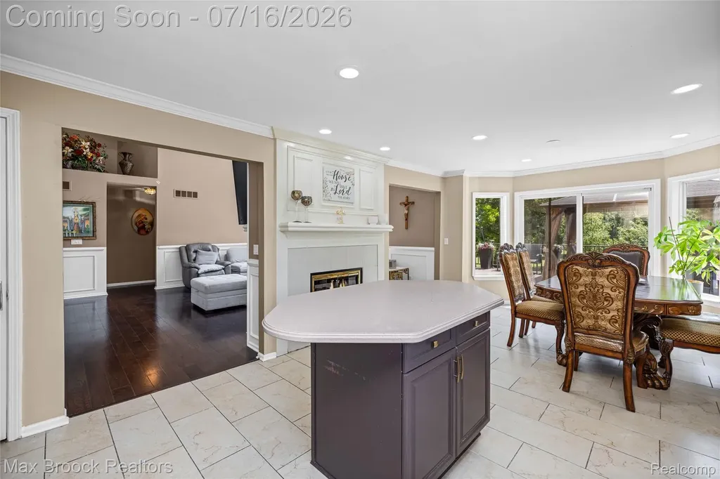 2322 Sandlewood Drive White Lake Charter Township MI 48383