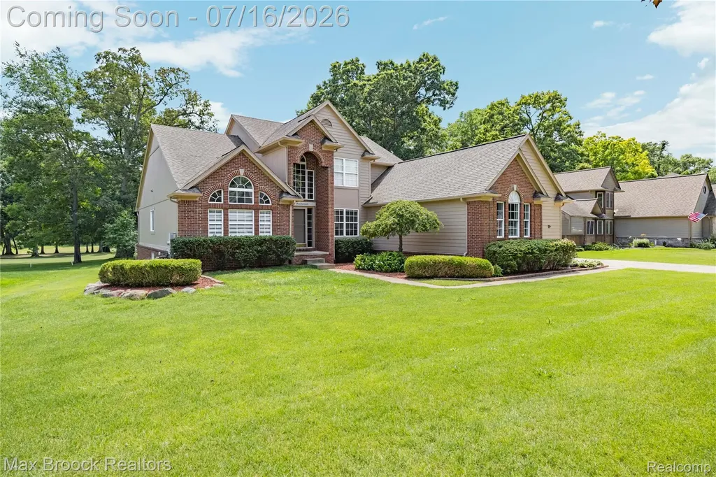 2322 Sandlewood Drive White Lake Charter Township MI 48383