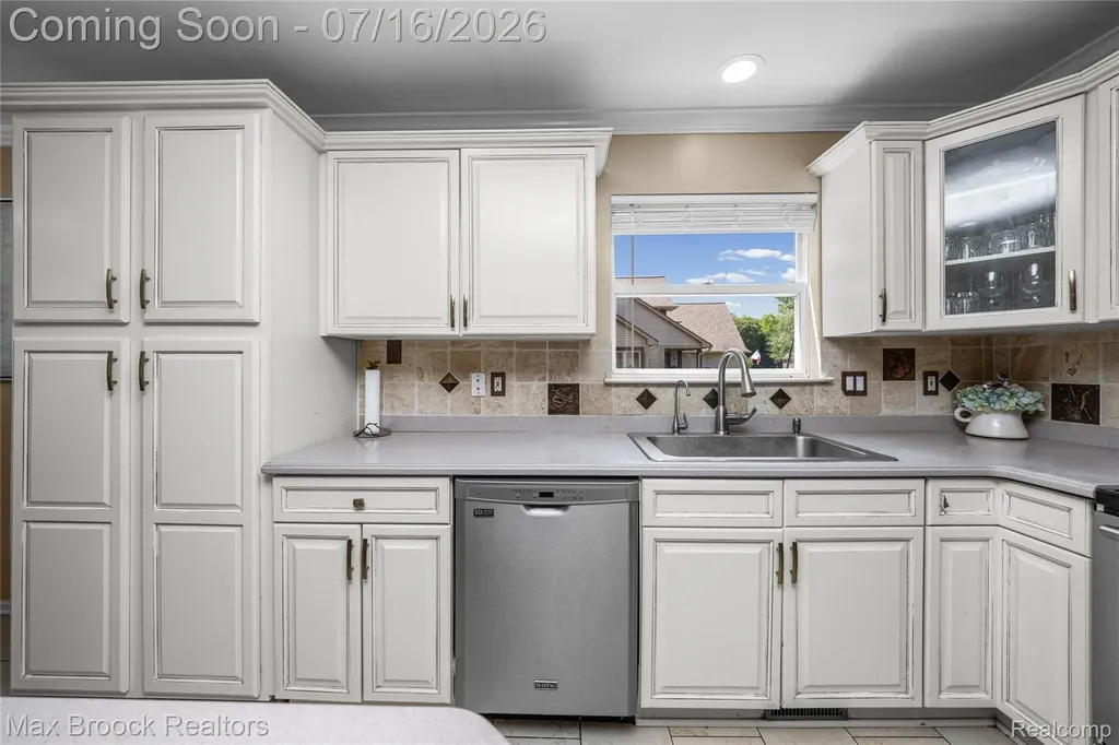 2322 Sandlewood Drive White Lake Charter Township MI 48383