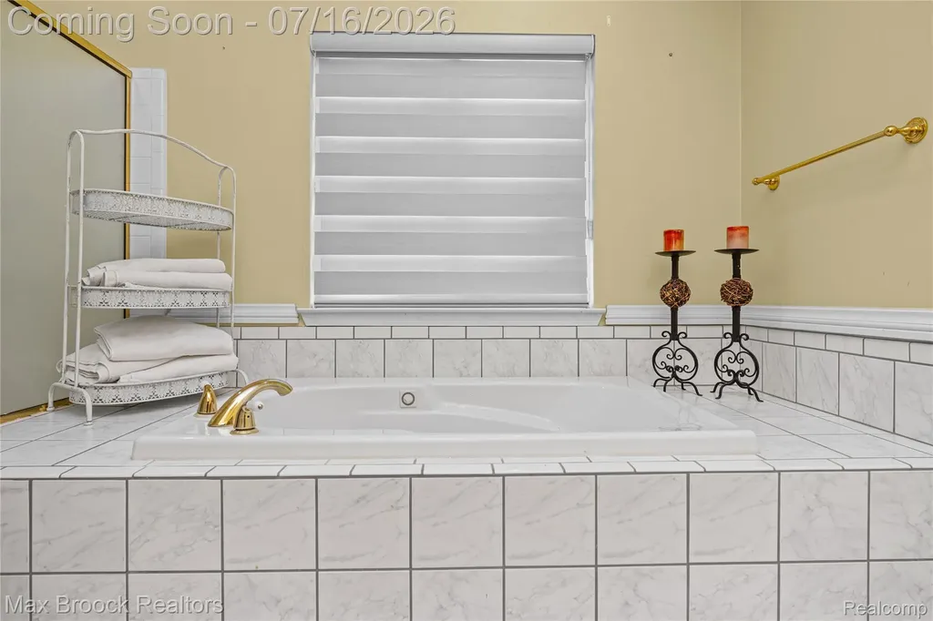 2322 Sandlewood Drive White Lake Charter Township MI 48383