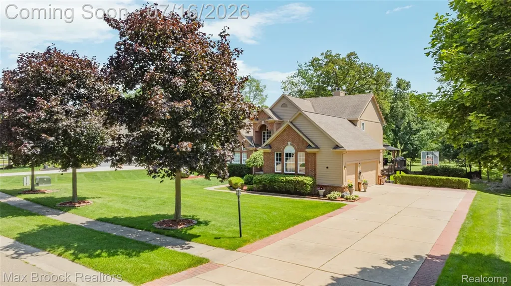 2322 Sandlewood Drive White Lake Charter Township MI 48383