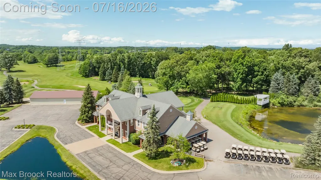2322 Sandlewood Drive White Lake Charter Township MI 48383