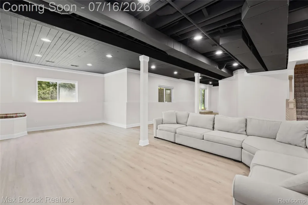 2322 Sandlewood Drive White Lake Charter Township MI 48383