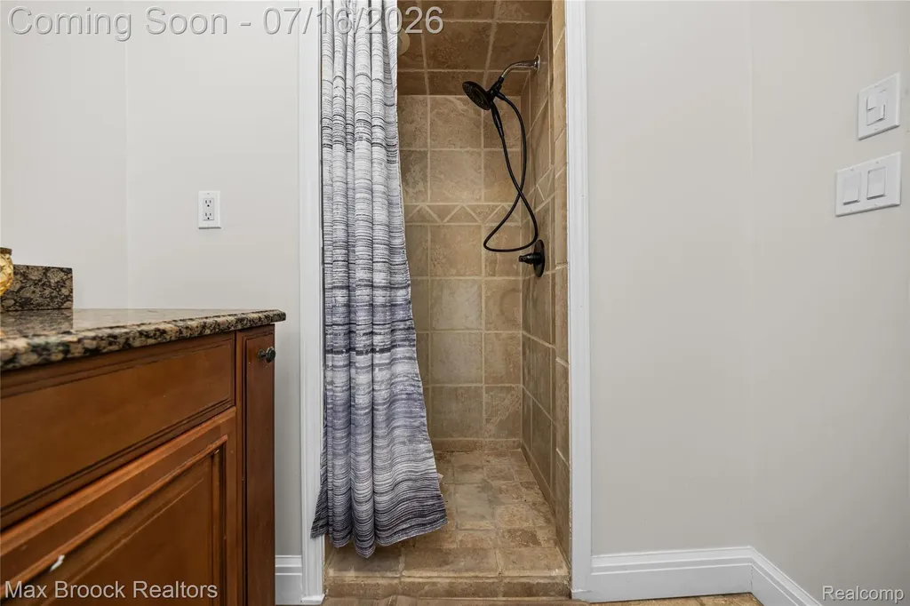 2322 Sandlewood Drive White Lake Charter Township MI 48383