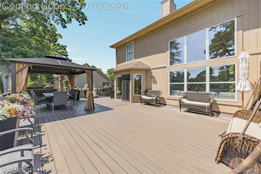 2322 Sandlewood Drive White Lake Charter Township MI 48383